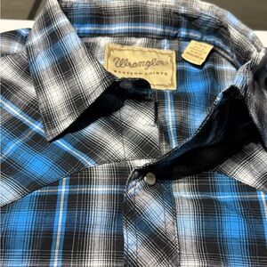 Wrangler Men's Black and Blue Plaid pearl snap Shirt